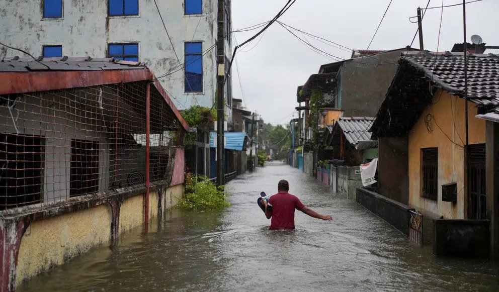 حصيلة مأساوية في سريلانكا: 159 قتيلاً وأكثر من 200 مفقود جراء إعصار ديتواه