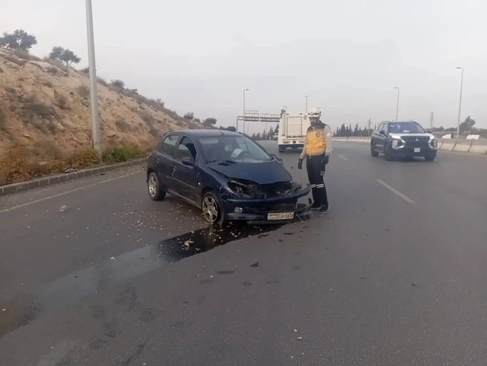 مصرع شخصين وإصابة ثلاثة آخرين في حوادث مرورية متفرقة.. الدفاع المدني يحذر!