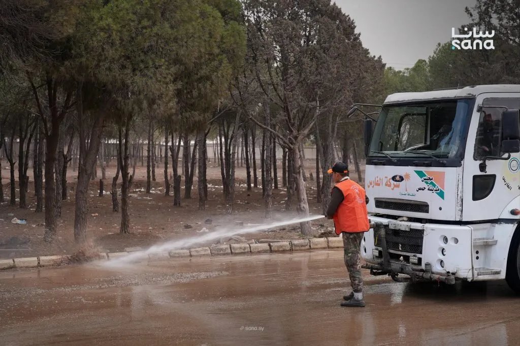 حمص تتجمّل: حملة مكثفة لتنظيف وإعادة تأهيل مداخل المدينة