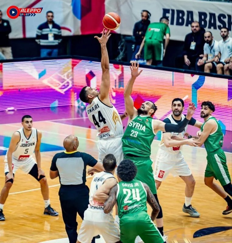 هزيمة ساحقة: منتخب سوريا لكرة السلة يتلقى خسارة قاسية أمام الأردن في تصفيات كأس العالم
