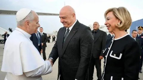 بابا الفاتيكان يدعو من بيروت إلى حل الدولتين وشجاعة البقاء في لبنان