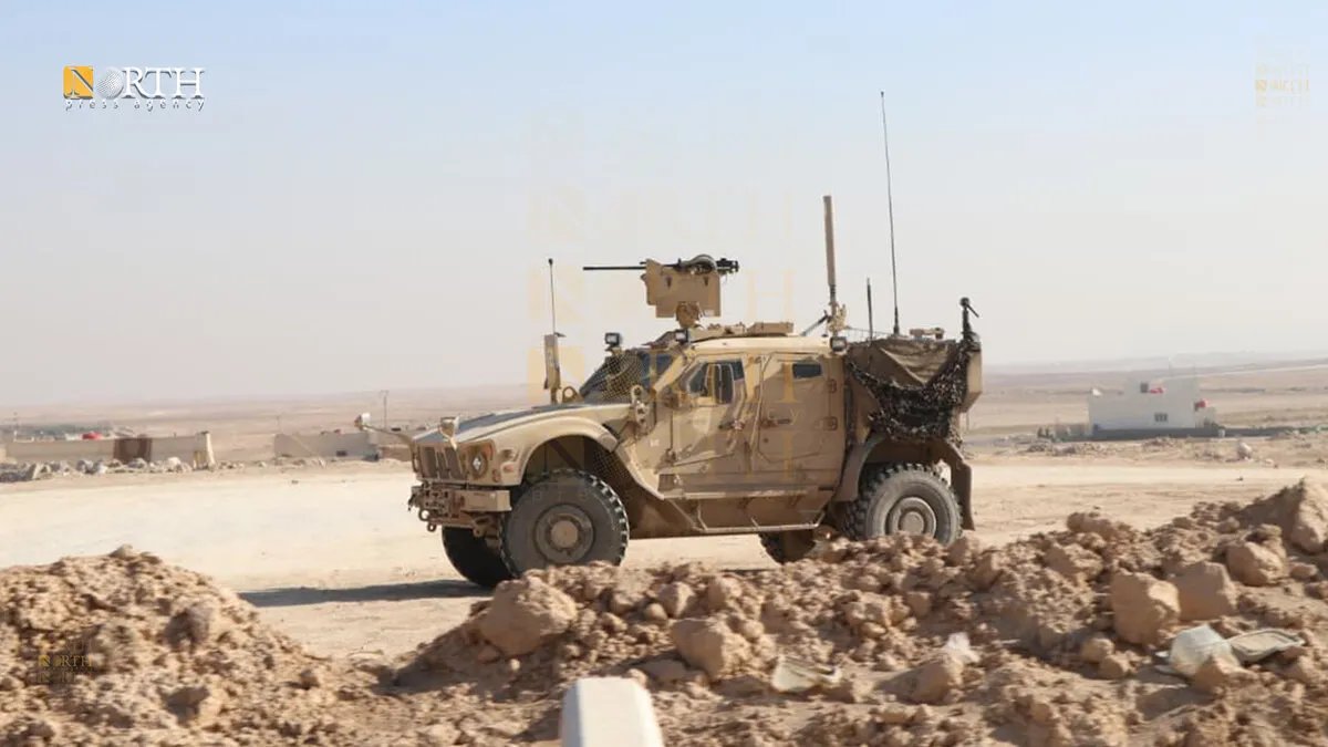 مدرعات أمريكية ترافق اللاجئين العراقيين العائدين من مخيم الهول إلى العراق