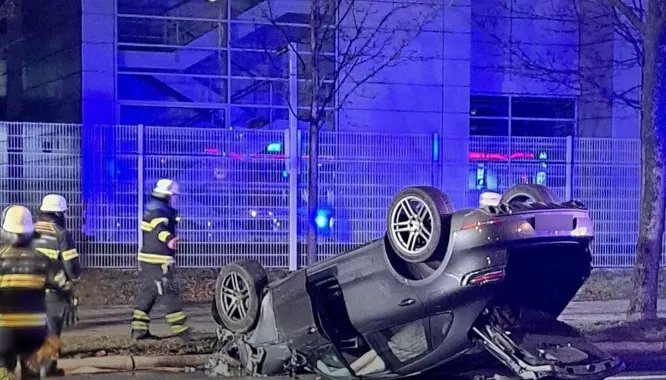 ميونخ: حادث مروع إثر تجاوز إشارة حمراء يودي بحياة شخصين وإصابة آخرين