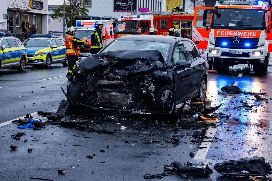 مأساة في ألمانيا: مصرع امرأة وإصابة ثلاثة بينهم طفلة في حادث اصطدام مروع