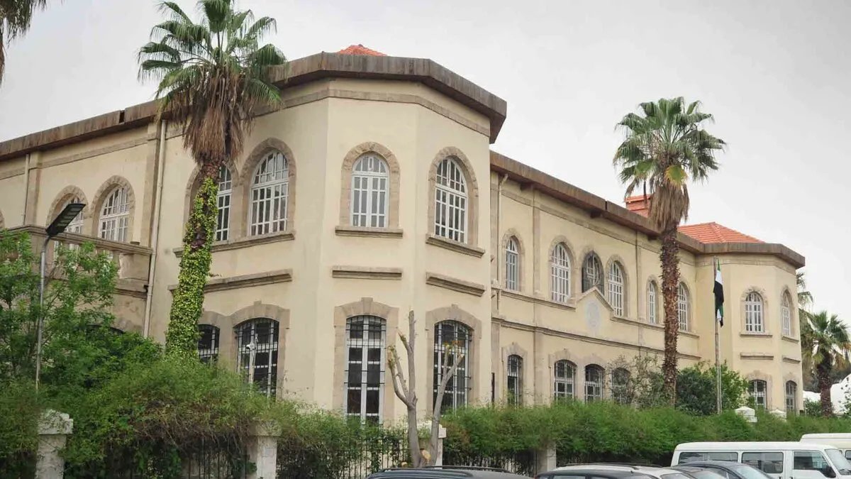 وزير السياحة يعلن عن حسومات تصل إلى 50% لموظفي الدولة "المتميزين" عبر "بطاقة تميّز"