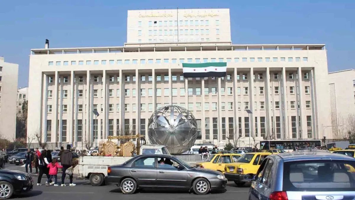 مصرف سورية المركزي يضع حدًا للشائعات حول موعد طرح العملة الجديدة