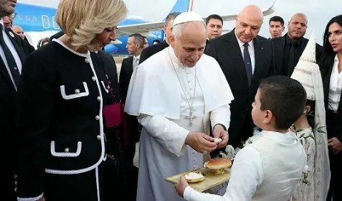 البابا يختتم زيارته إلى لبنان بدعوة لوقف الأعمال القتالية وسط مخاوف من تصعيد إسرائيلي