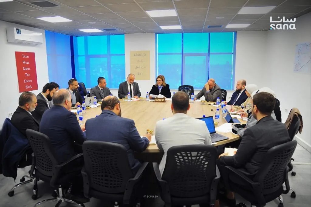 لجنة الحماية الاجتماعية تبحث تعزيز الاستجابة لاحتياجات الأسر السورية وتطوير إطار عملها