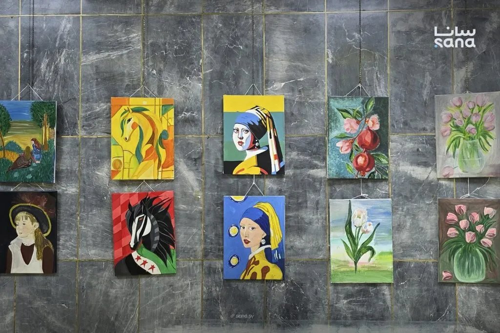 درعا تحتفي بالذكرى الأولى للتحرير بمعرض فني لطلاب معهد التربية الفنية