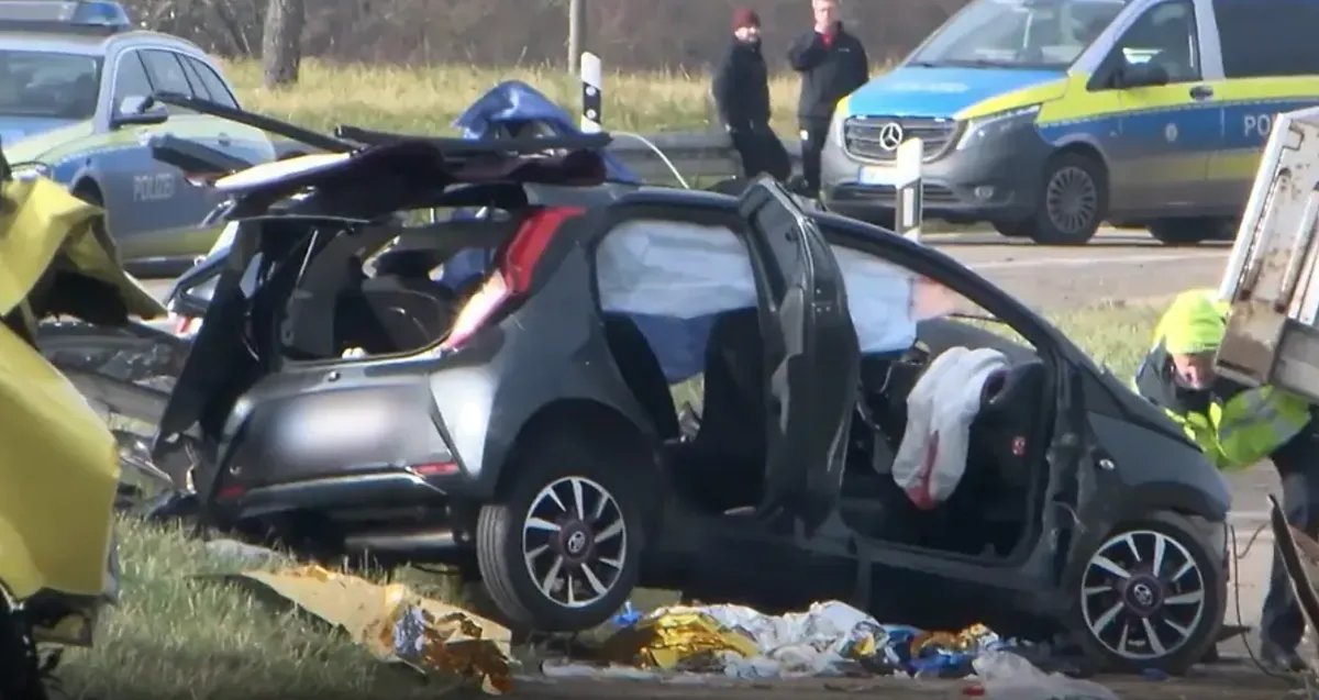 مأساة في ألمانيا: مصرع سيدة خمسينية في حادث سير مروع بولاية بادن-فورتمبيرغ