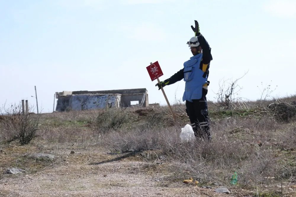 مأساة في ريف حماة: إصابة شاب بانفجار لغم أرضي في سهل الغاب