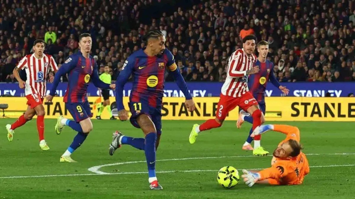 برشلونة يعزز صدارته للدوري الإسباني بفوز مثير على أتلتيكو مدريد