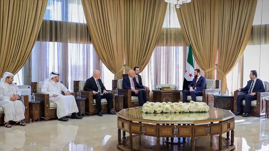 الرئيس الشرع يبحث مع شيفرون الأمريكية فرص التنقيب عن النفط في السواحل السورية