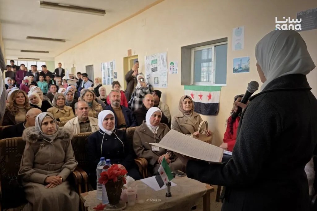 حمص تحتفل بالذكرى الأولى للتحرير: الطلاب يحيون المناسبة بالثقافة والفن