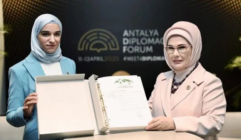 إسطنبول تستضيف قمة التعليم بحضور أمينة أردوغان ولطيفة الدروبي: نظرة على مستقبل التعليم العالمي