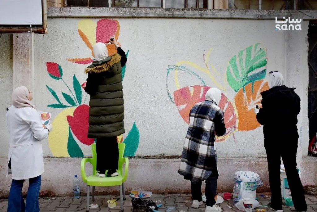 حمص تتجمّل: مبادرة فنية لتحويل جدران المدينة إلى لوحات إبداعية ضمن حملة "حمص بإيدينا أنظف"