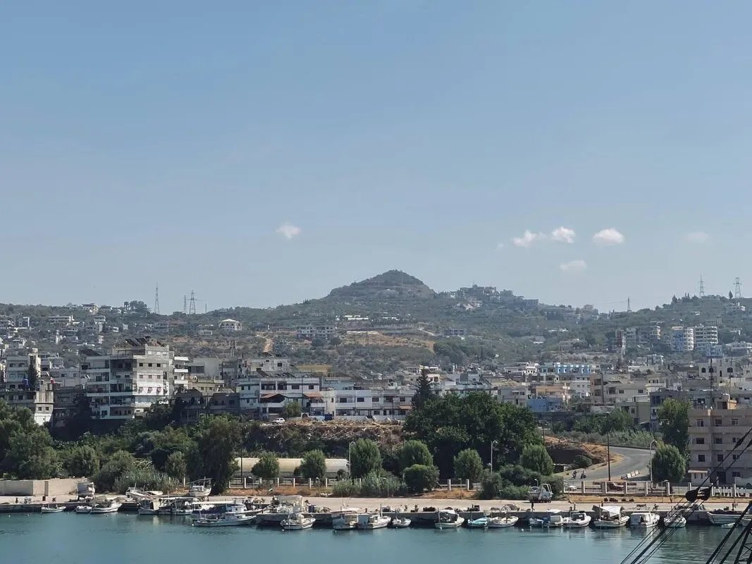 طرطوس: المواطنون يصارعون غلاء المعيشة بحثاً عن فرص عمل