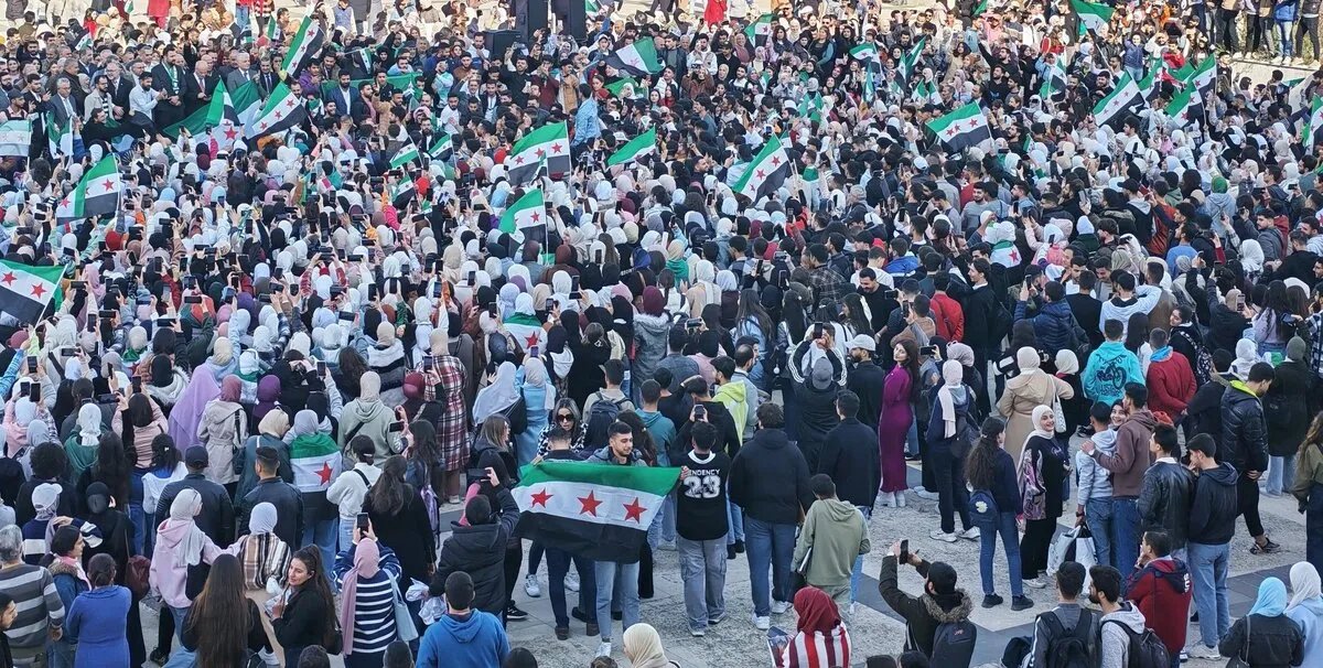 جامعة اللاذقية تحتفل بعيد التحرير.. رئيس الجامعة: الفعاليات مستمرة