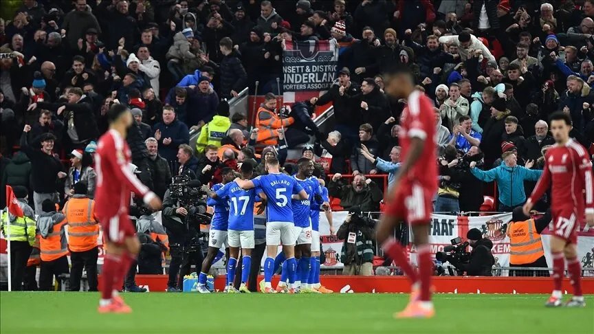 ليفربول يفقد نقطتين ثمينتين بتعادله مع سندرلاند في الدوري الإنجليزي
