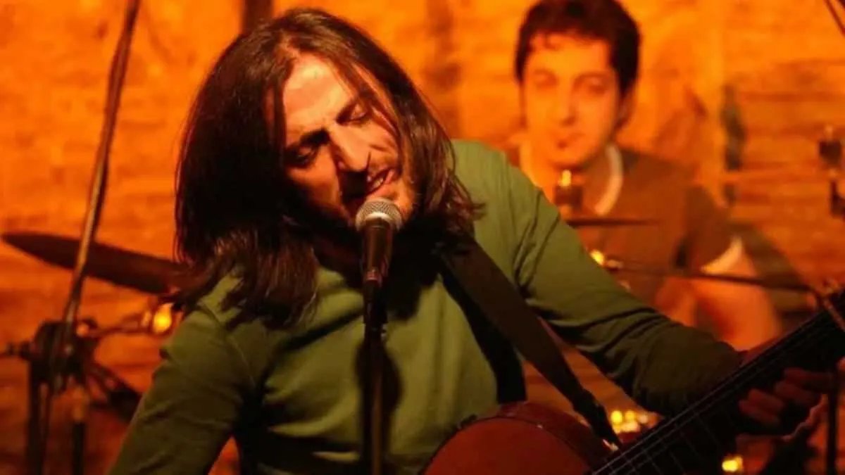 ورثة الفنان التركي كاظم كويونجو يلاحقون مستخدمي التواصل الاجتماعي بغرامات بسبب أغانيه