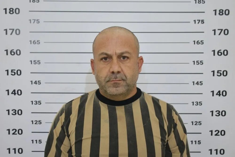 القبض على متورط بجرائم حرب في جبلة: الأمن الداخلي يطيح بـ "أيهم يوسف"