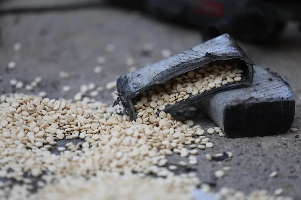 ضربة أمنية في ريف دمشق: تفكيك شبكة تهريب مخدرات وضبط كمية ضخمة من الكبتاغون