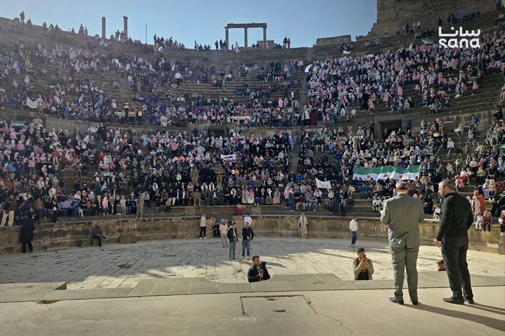 بصرى الشام تحتفل بذكرى التحرير بأهازيج النصر على مدرجها الأثري