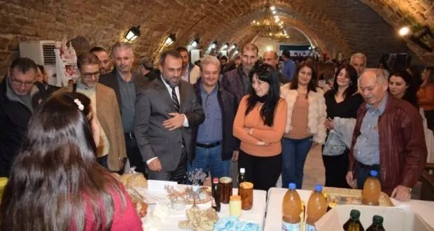 طرطوس تحتفي بإبداعات المرأة العاملة في معرض مميز بالمدينة القديمة