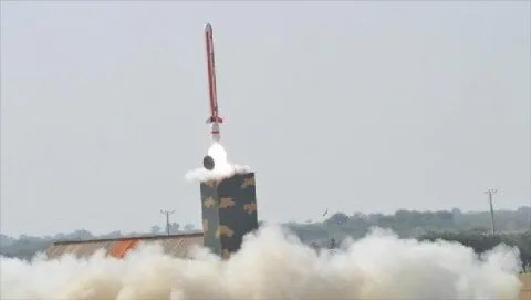 إيران تختبر صواريخ كروز وباليستية في مضيق هرمز خلال مناورات "الشهيد محمد نظيري"