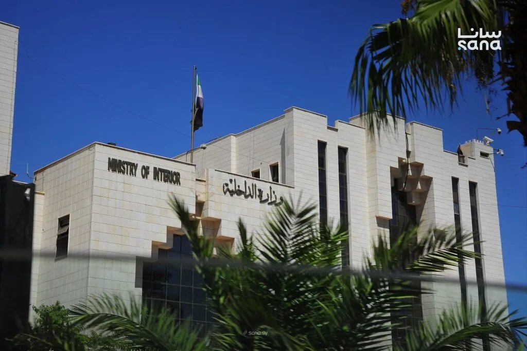 وزارة الداخلية تدعو السوريين لاحتفال مسؤول بعيد التحرير وتنبّه من إطلاق الرصاص