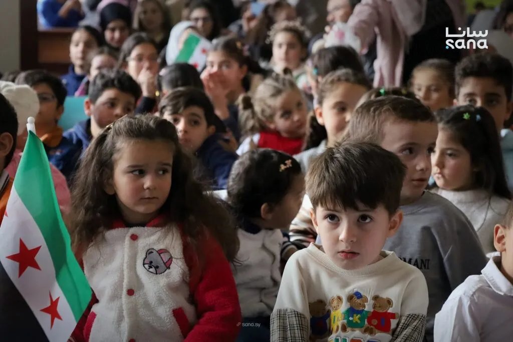 اللاذقية تحتفي بالأطفال: يوم تفاعلي يعزز الانتماء الوطني ويحتفي بذكرى التحرير