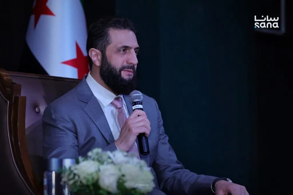 الرئيس الشرع يستقبل بعثة المنتخب الوطني السوري لكرة القدم المشاركة في كأس العرب 2025