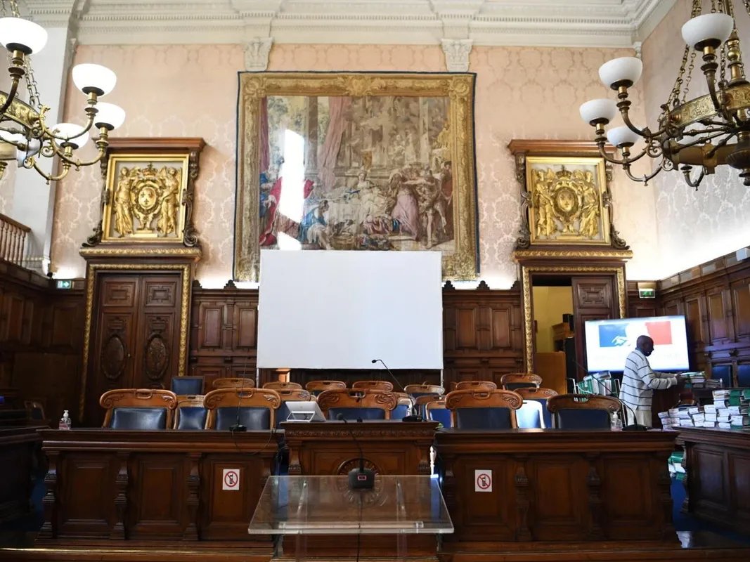 فرنسا تتهم عنصراً سابقاً بالمخابرات السورية بارتكاب جرائم ضد الإنسانية وتودعه الحبس