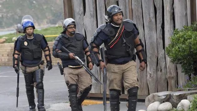 مأساة في جنوب أفريقيا: مقتل 11 شخصاً في هجوم مسلح على فندق قرب بريتوريا