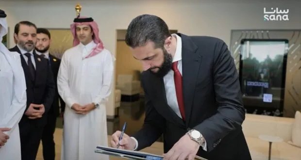 الرئيس أحمد الشرع يتفقد قناة الجزيرة في الدوحة ويجتمع بمديرها العام