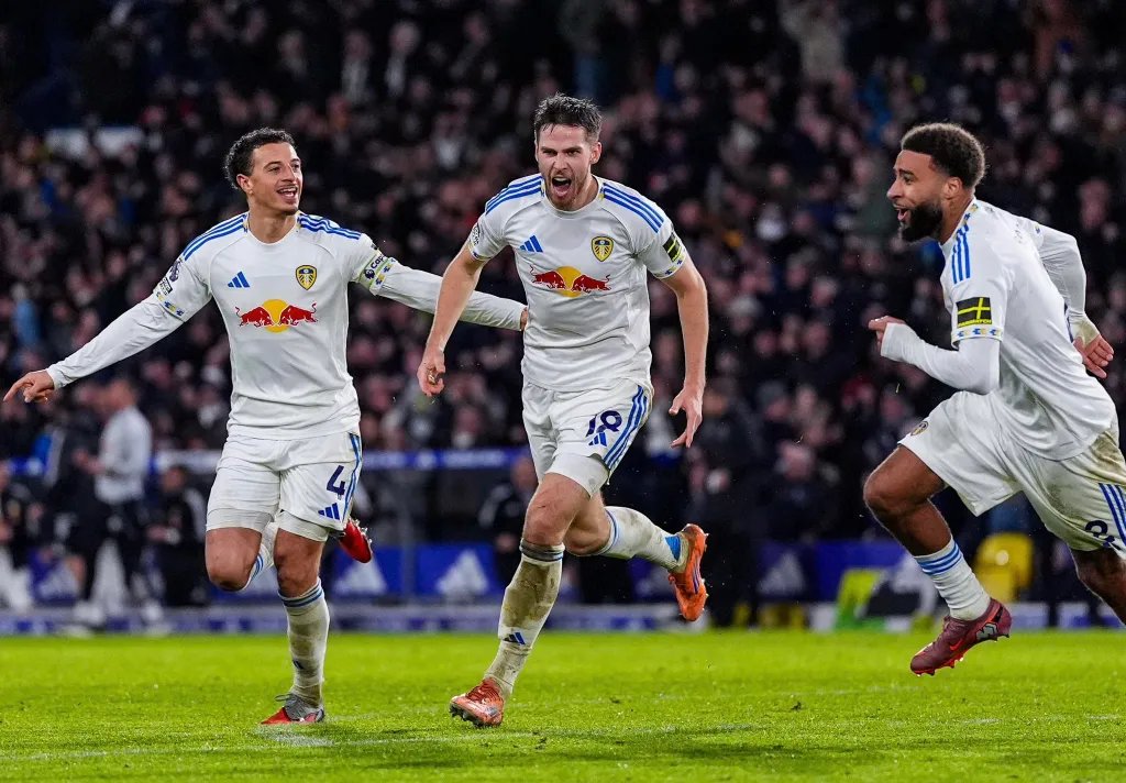 مباراة مثيرة: ليدز يونايتد يخطف تعادلاً ثميناً من ليفربول في الدوري الإنجليزي الممتاز