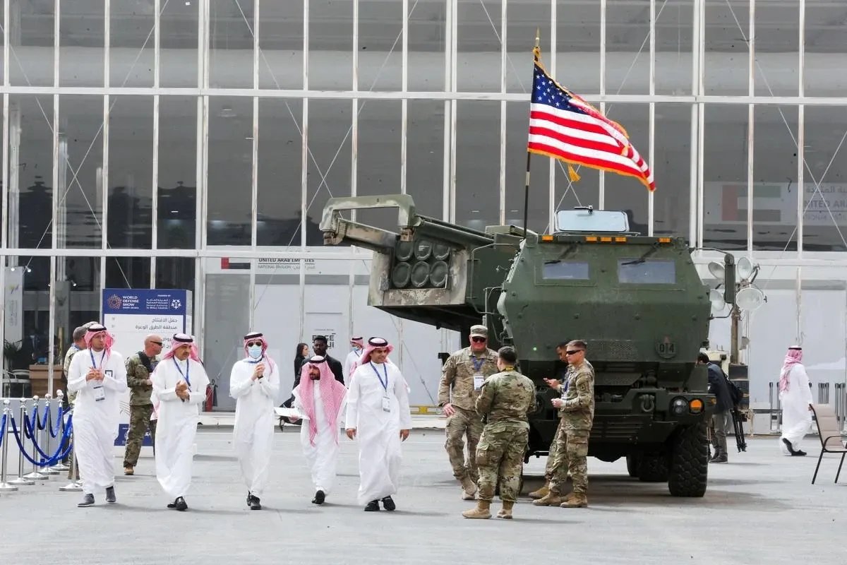 صفقة القرن الدفاعية: السعودية وأمريكا توقعان اتفاق أسلحة تاريخي بقيمة تتجاوز 100 مليار دولار