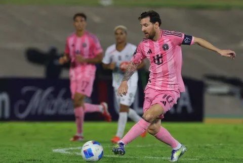 ميسي وسواريز يفشلان في إنقاذ إنتر ميامي من هزيمة موجعة في كأس أبطال الكونكاكاف