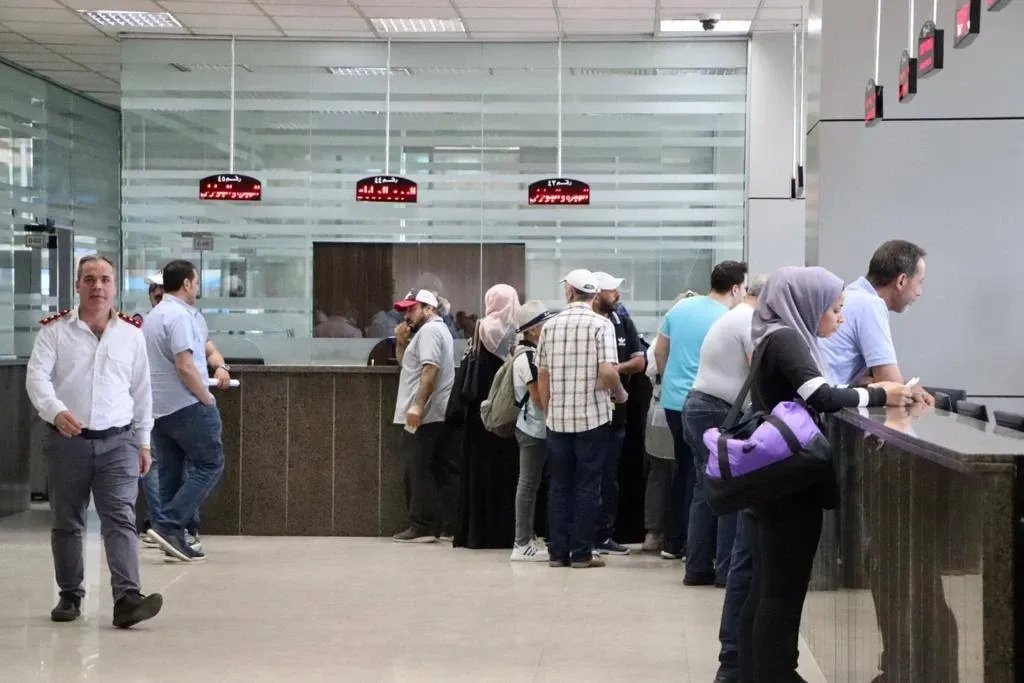 فضيحة في دمشق: توقيف موظف أحوال مدنية بتهمة الرشوة بعد انتشار فيديو يوثق الواقعة