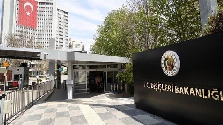 تركيا تسعى لتقويض نفوذ "قسد" عبر دمشق: هل تنجح خطة دمج المؤسسات؟