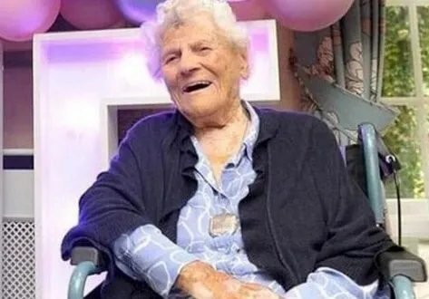 إثيل كايترهام: بريطانية تبلغ 115 عامًا تصبح أكبر معمرة في العالم وتكشف سر طول عمرها